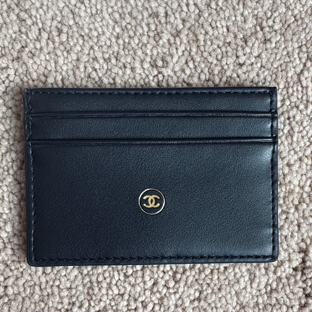 CHANEL Leather BLEU DE CHANEL Card & Key Holder with Gold Logo - Picture 2 of 3
